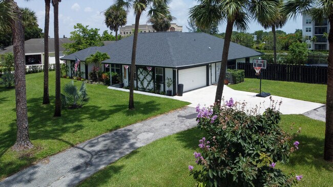7170 High Sierra Cir in West Palm Beach, FL - Building Photo - Building Photo
