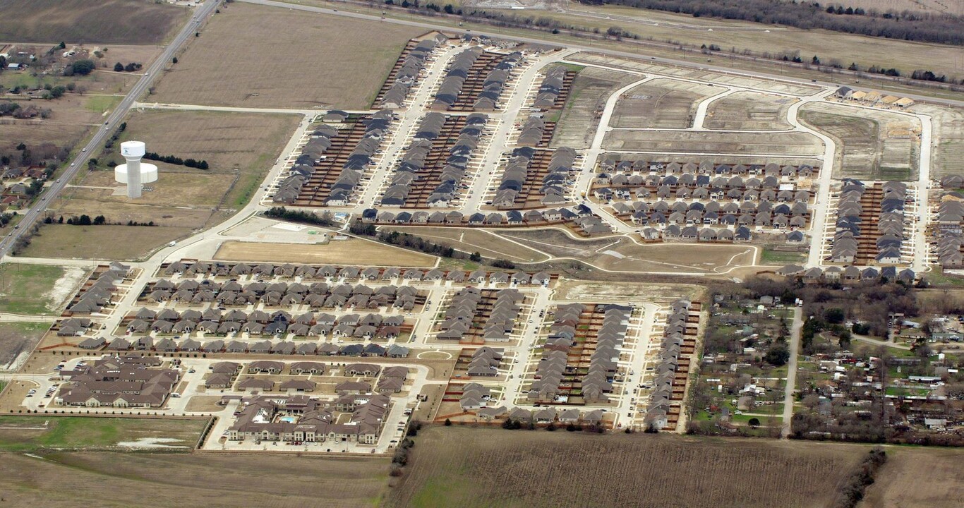 Ascend at Oakmont Park in Red Oak, TX - Building Photo