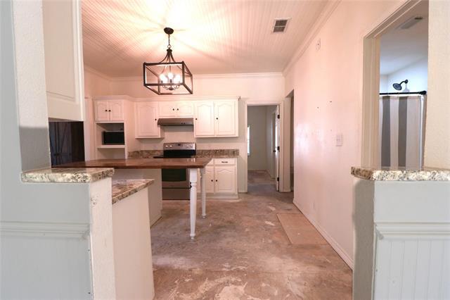 1065 W Pecan St in Stephenville, TX - Building Photo - Building Photo