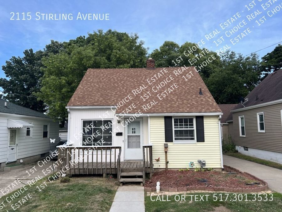 2115 Stirling Ave in Lansing, MI - Building Photo