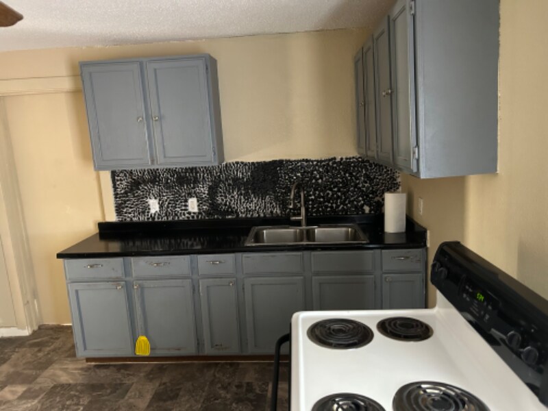 300 Houston St in Wolfe City, TX - Building Photo