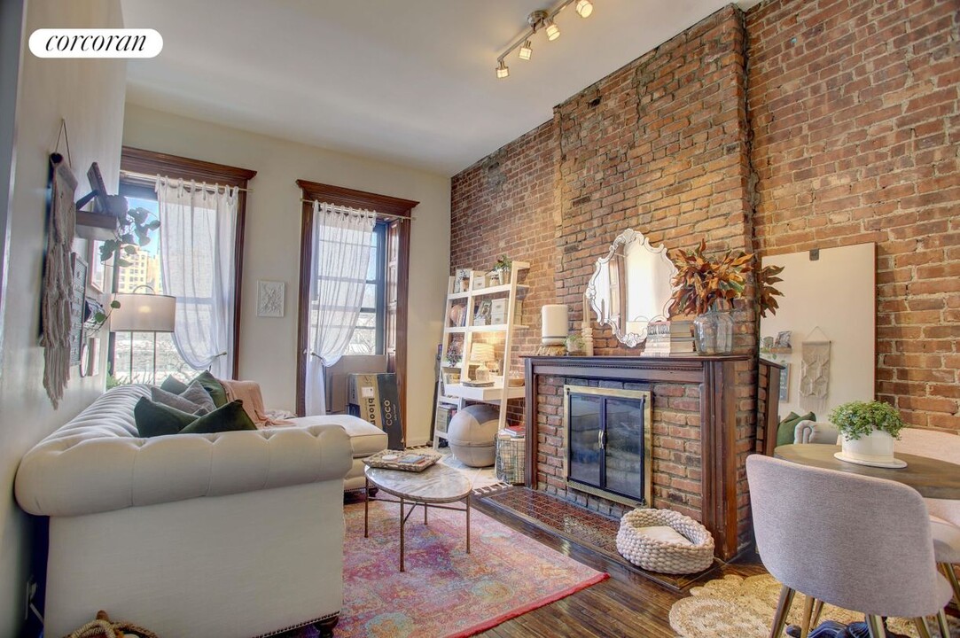 114 W 76th St in New York, NY - Building Photo