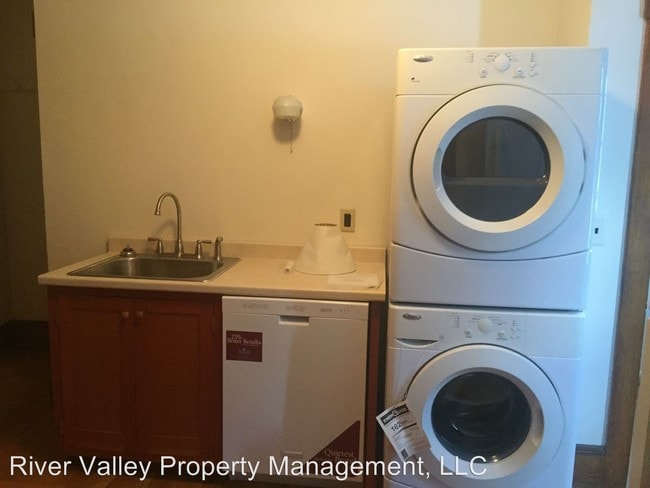 68 Ascutney St in Windsor, VT - Building Photo - Building Photo