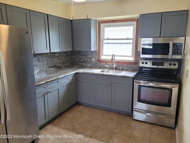 826 Hampden St in Linden, NJ - Building Photo - Building Photo