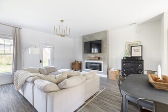 71 Warwick Dr in Lynchburg, VA - Foto de edificio - Building Photo