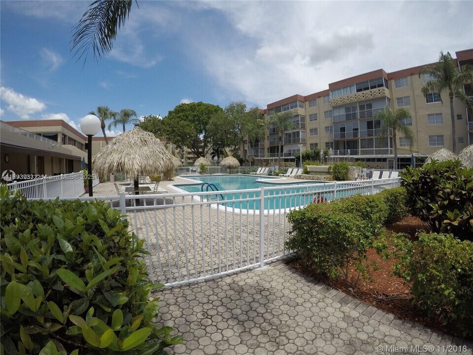 404 NW 68th Ave in Plantation, FL - Building Photo
