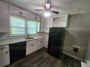 951 N Pershing St in Wichita, KS - Building Photo - Building Photo