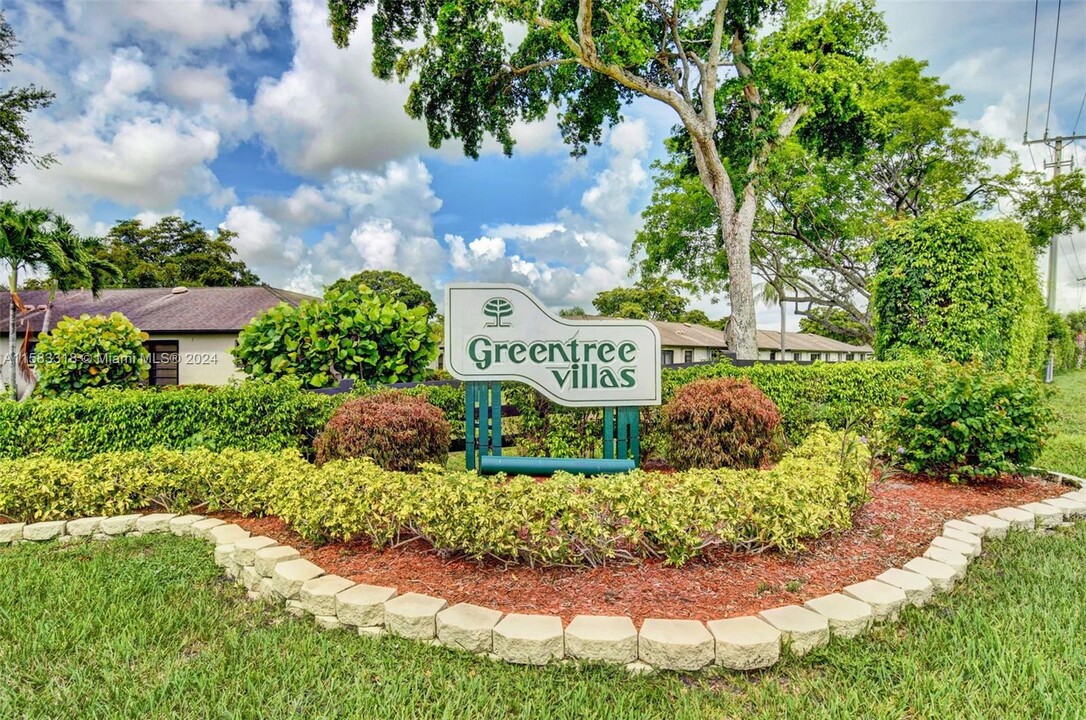 4764 Greentree Crescent in Boynton Beach, FL - Building Photo