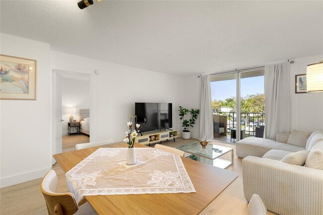 2000 S Ocean Blvd in Pompano Beach, FL - Building Photo - Building Photo