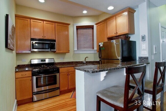 826 W Newport Ave in Chicago, IL - Building Photo - Building Photo