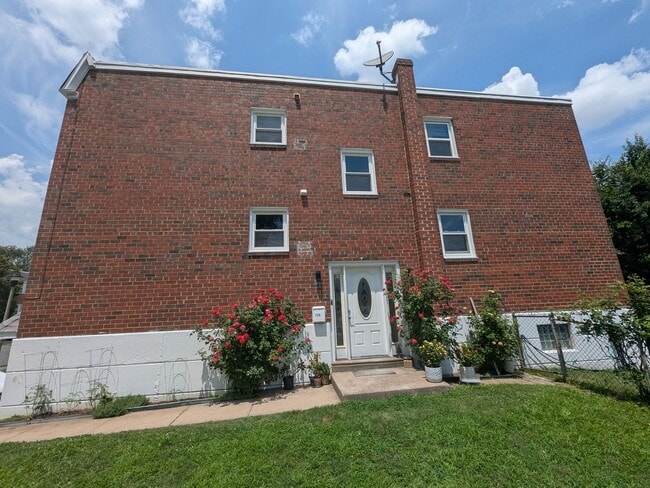 property at 125 Lockart Plaza
