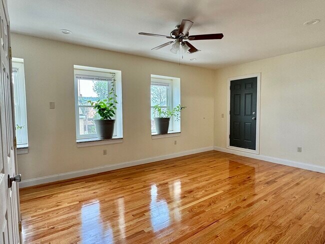 60 Mather St, Unit 3 in Boston, MA - Building Photo - Building Photo