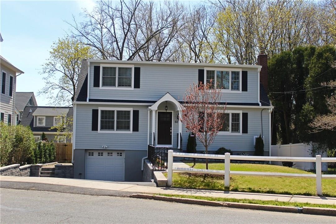 60 Palisade Rd-Unit -1 in Rye, NY - Building Photo