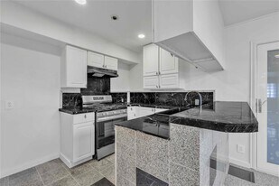 5210 Woodrow Ave in Austin, TX - Building Photo