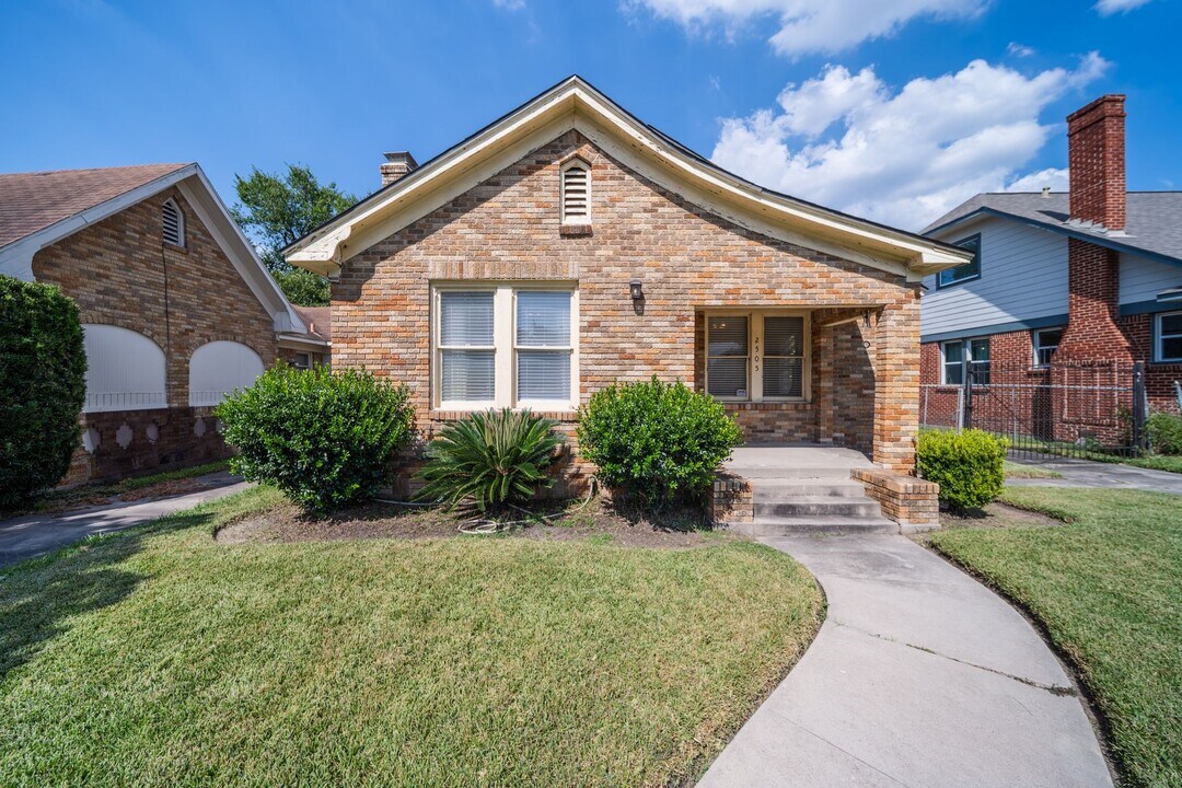 2505 Eagle St in Houston, TX - Building Photo