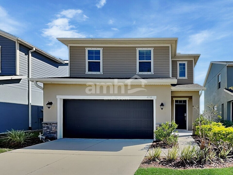 4714 Reisswood Loop in Palmetto, FL - Foto de edificio