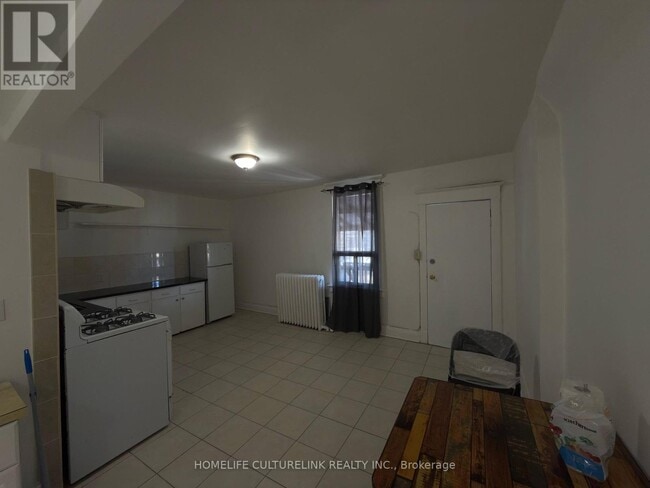 158 Danforth Ave in Toronto, ON - Building Photo - Building Photo