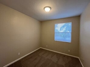 302 Unity Cir in Sacramento, CA - Building Photo - Building Photo