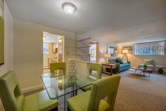 14 Brattle Ln, Unit 5 in Arlington, MA - Building Photo - Building Photo