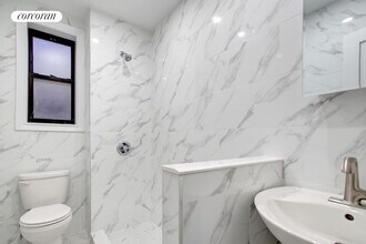 315 W 102nd St in New York, NY - Building Photo - Building Photo