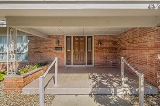 3019 Hall St SE in East Grand Rapids, MI - Foto de edificio - Building Photo