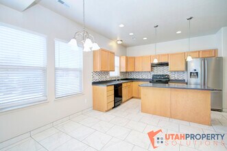 1479 Stone Meadow Dr in West Jordan, UT - Building Photo - Building Photo