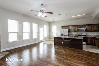 1215 Jewel Ln in Lancaster, TX - Foto de edificio - Building Photo