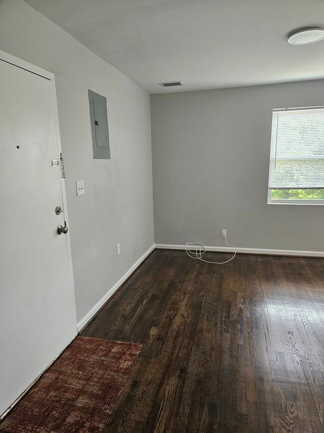 3039 30th St SE, Unit #4 in Washington, DC - Foto de edificio - Building Photo