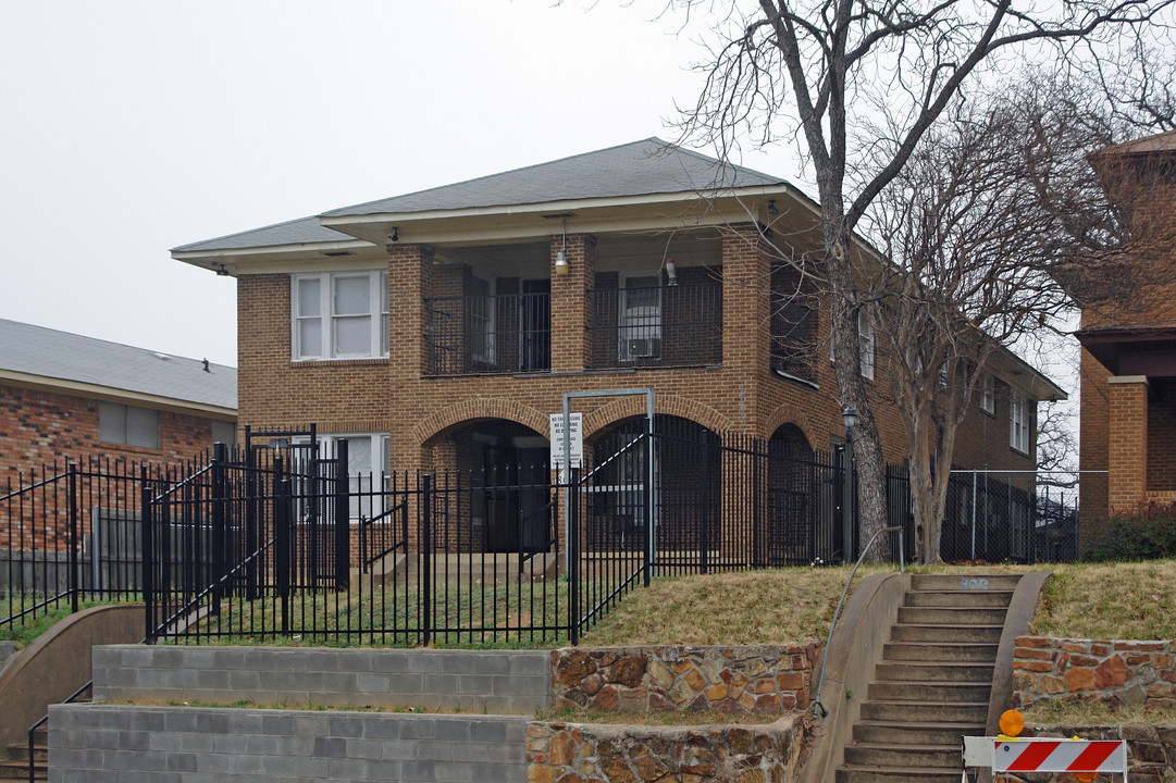 804 Lancaster Ave in Dallas, TX - Building Photo