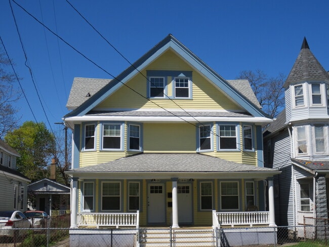 1448 W 54th St in Cleveland, OH - Foto de edificio - Building Photo
