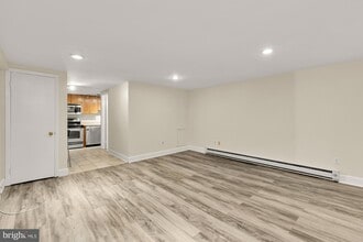 650 E St NE, Unit BASEMENT in Washington, DC - Foto de edificio - Building Photo