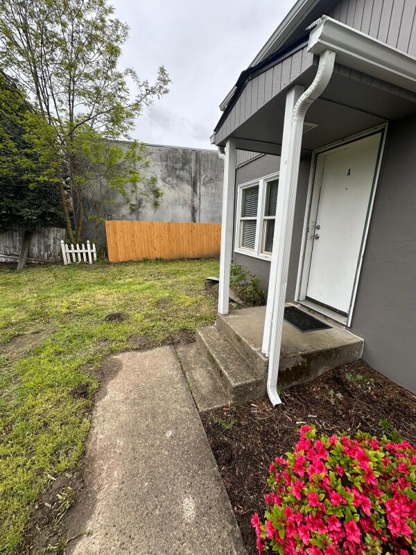 1027 W Sam St in Kent, WA - Building Photo - Building Photo