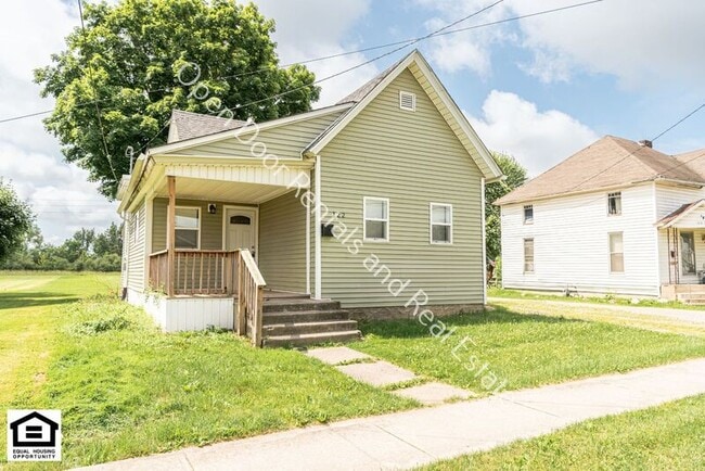 property at 122 Walnut St