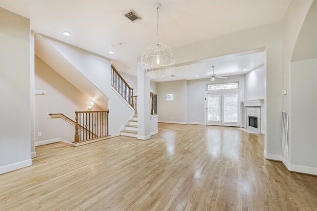 property at 5823 Lacy St