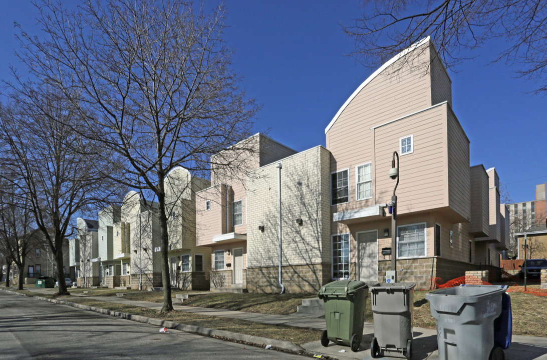 Venice Court in Milwaukee, WI - Foto de edificio