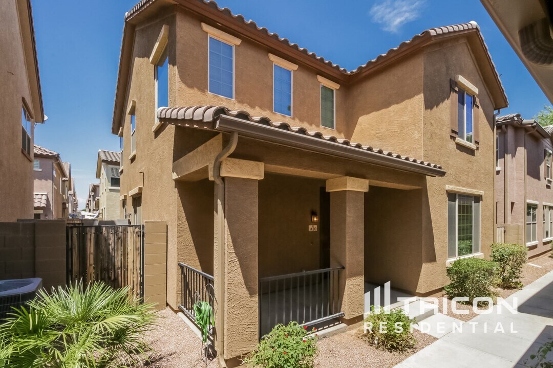 1420 S Ponderosa Dr in Gilbert, AZ - Building Photo