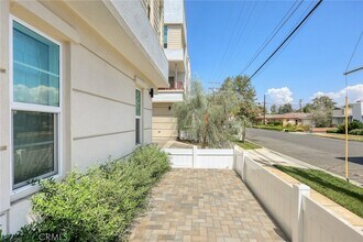 137 St Francis St in San Gabriel, CA - Foto de edificio - Building Photo