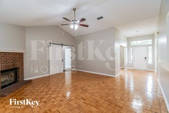 5714 Plum Hollow Dr W in Jacksonville, FL - Foto de edificio - Building Photo