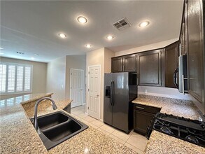 1306 Tempo St in Henderson, NV - Foto de edificio - Building Photo