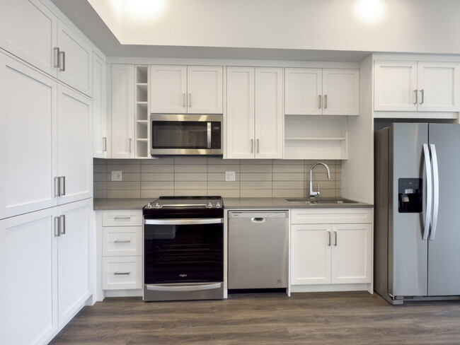 3932 University Ave NW in Calgary, AB - Building Photo - Building Photo