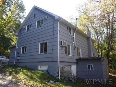 95 Red Mill Rd in Cortlandt Manor, NY - Foto de edificio