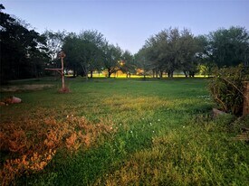 2567 Avenue D in Dickinson, TX - Building Photo