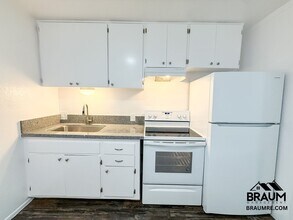15634 Leadwell St in Los Angeles, CA - Building Photo - Building Photo