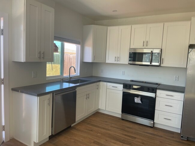 869 7th St, Unit Downstairs in Imperial Beach, CA - Foto de edificio - Building Photo