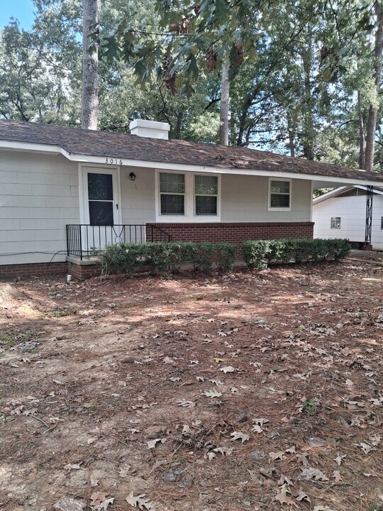 3016 Charleston Dr in Jackson, MS - Building Photo