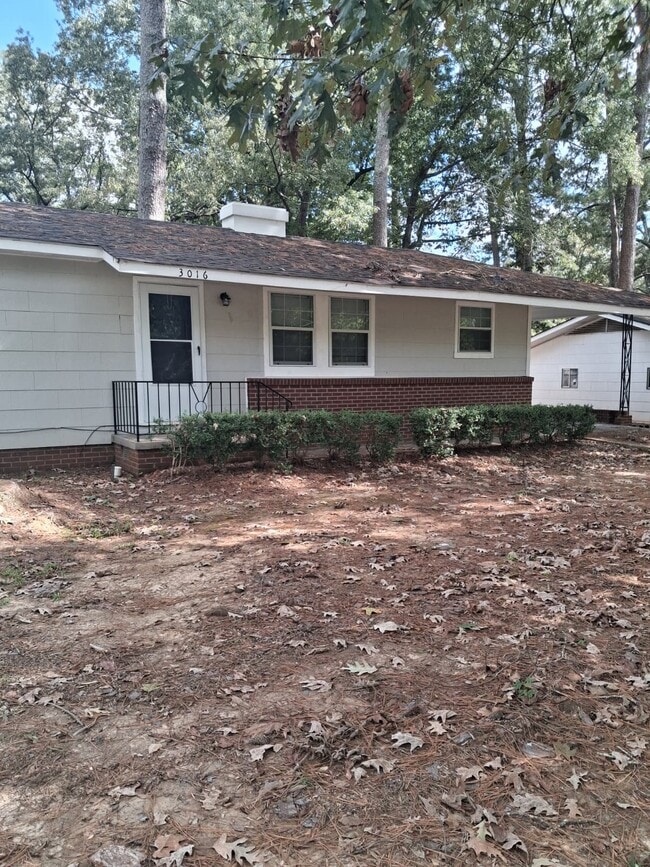 property at 3016 Charleston Dr