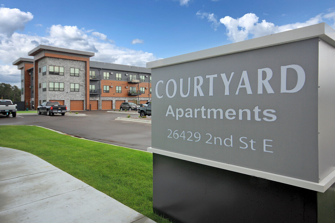 Courtyard Apartments in Zimmerman, MN - Foto de edificio