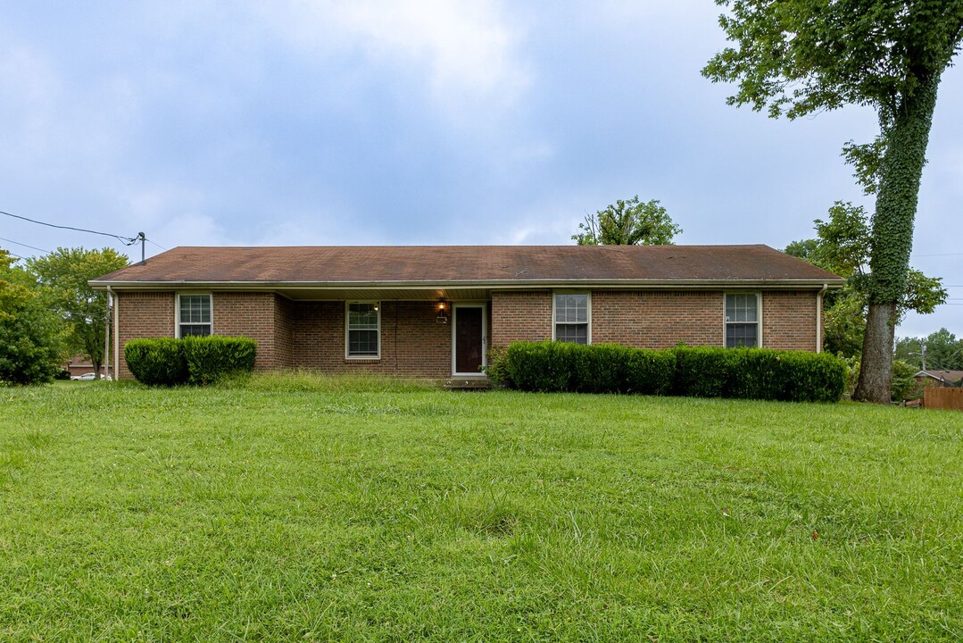 732 Overton Dr in Clarksville, TN - Building Photo