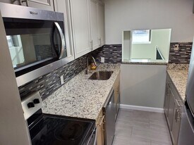 33 Brainerd Rd in Boston, MA - Building Photo