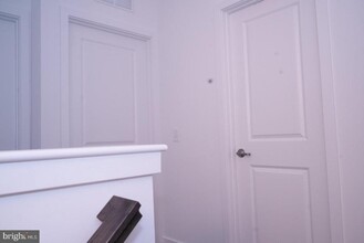 105 Stoutsburg Blvd in Pennington, NJ - Building Photo - Building Photo